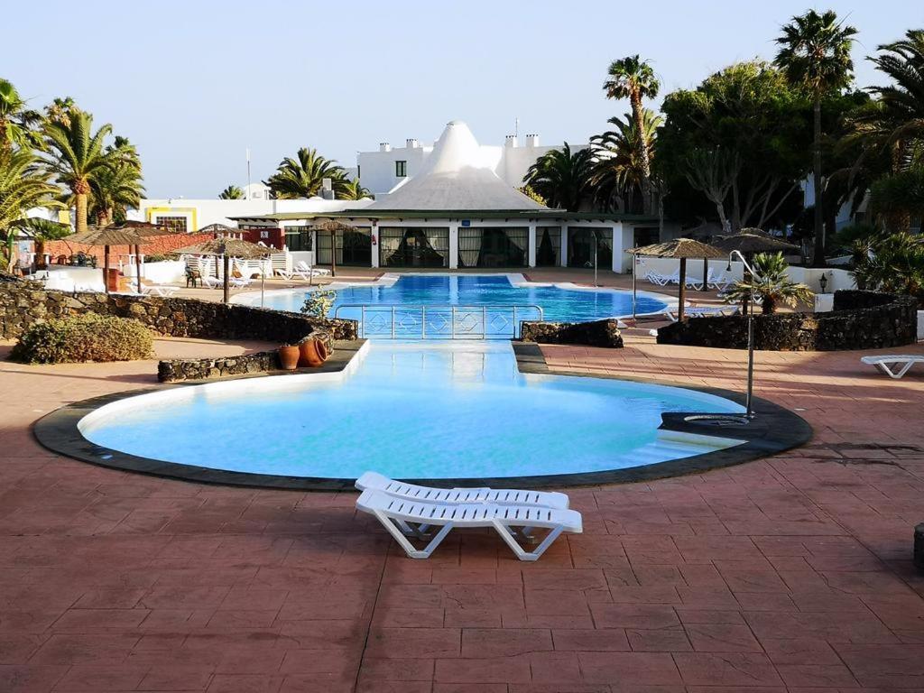 Playa Roca Bungalows Costa Teguise Exterior photo